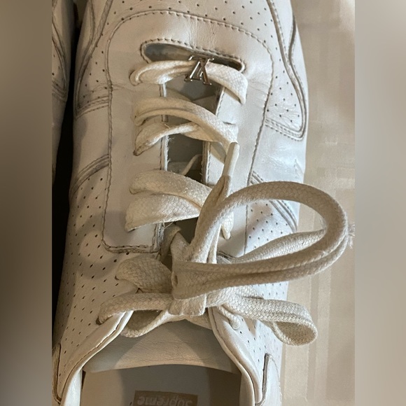 SOLD Louis Vuitton X Supreme white leather sneakers US Sz 8.5 preowned FLAWS - Picture 6 of 17